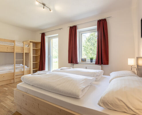 Ferienhaus Eisenerz mit Hund Urlaub 3 Schlafzimmer teils mit Stockbetten und Doppelbett