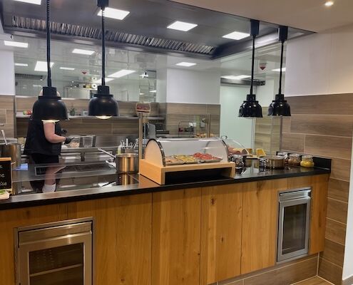 Schnitzers Dahoam_Urlaub mit Hund_Showküche