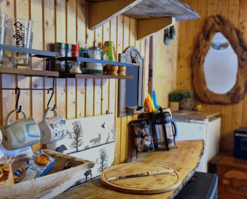 Einrichtung der gemütlichen Stuga Lev Naturanda