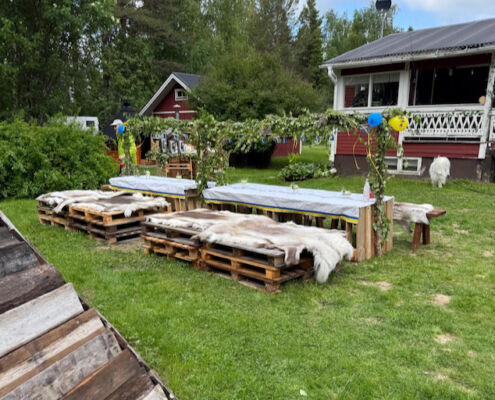 alles ist vorbereitet zum gemeinsamen Essen bei Lev Naturanda