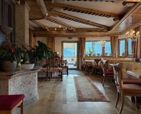 Urlaub mit Hund_Tirol_Hotel Bergfrieden Fiss_Frühstücksraum