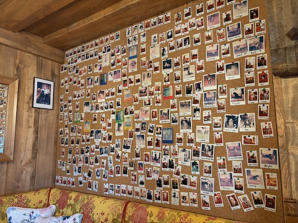 Urlaub mit Hund_Tirol_Hotel Bergfrieden Fiss_The Wall of Fame der Hundegäste