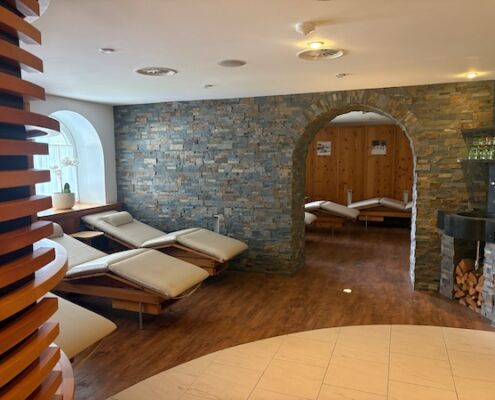 Urlaub mit Hund_Tirol_Hotel Bergfrieden Fiss_Wellnessbereich für Zweibeiner
