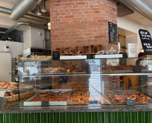 schweden-mit-hund-reisebericht-stockholm-svedjari bageri-dogfriendly bakery