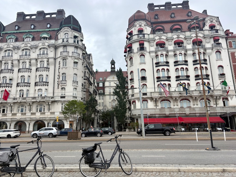 schweden-mit-hund-reisebericht-stockholm-tram-kunstradgarden