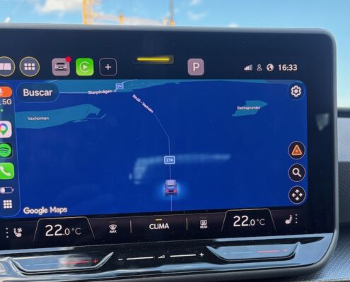 schweden-mit-hund-reisebericht-vaxholm-navi auf dem wasser