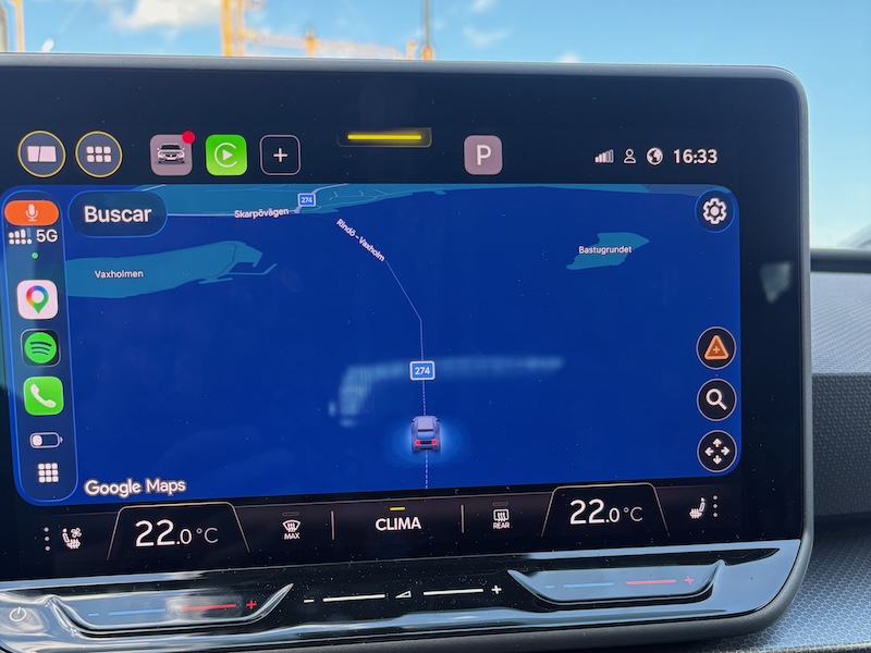 schweden-mit-hund-reisebericht-vaxholm-navi auf dem wasser