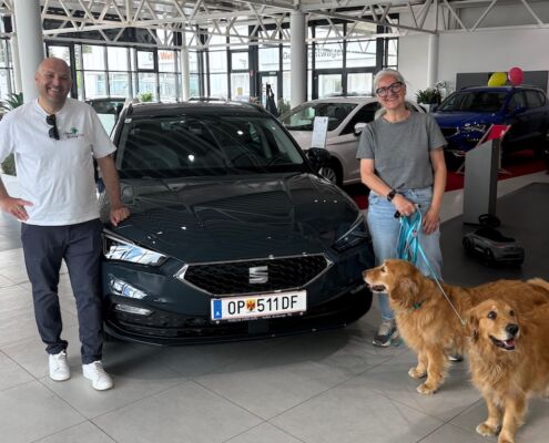 seat-leon-abholung-2026-vela-on-tour Ulli mit Pedro, Pepa und Penny bei der Abholung des neuen Seat Leon SP Kombi 2026