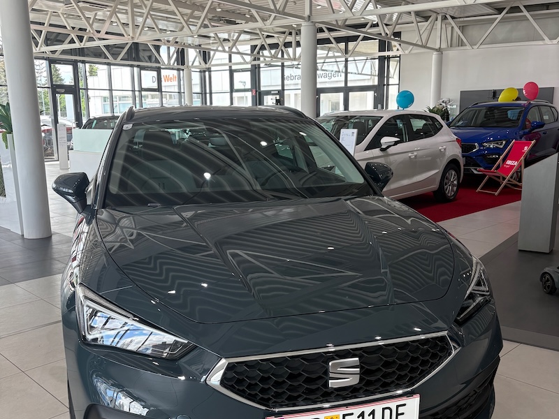 seat-leon-autohaus-vor-uebergabe Neuer Seat Leon SP Kombi im Autohaus PIA Wiener Neustadt kurz vor der Übergabe